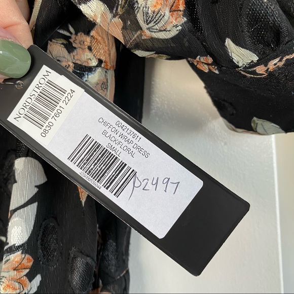 🆕Lulu’s Floral Print Wrap Dress - Picture 7 of 9